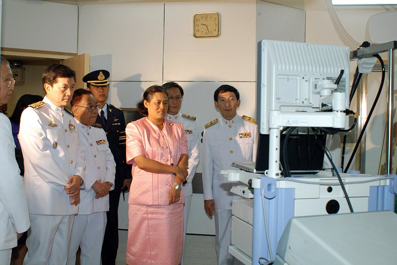 Princess Sirindhorn watching a live endoscopy at the WGO Bangkok Training Center.